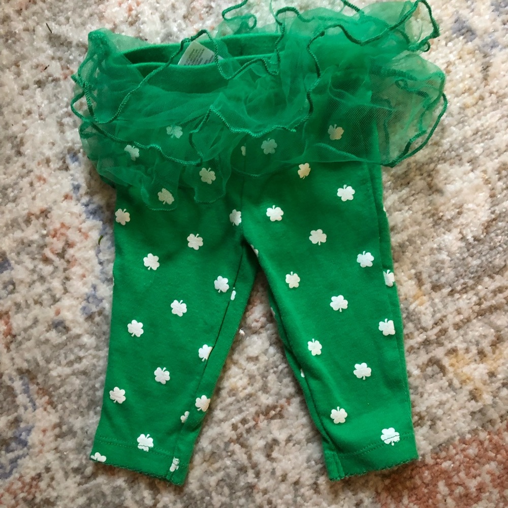 ☘️ Adorable St. Patty’s Day ☘️ ruffle pants 3 months - Picture 3 of 3